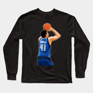 Dirk Nowitski #41 Shoots Long Sleeve T-Shirt